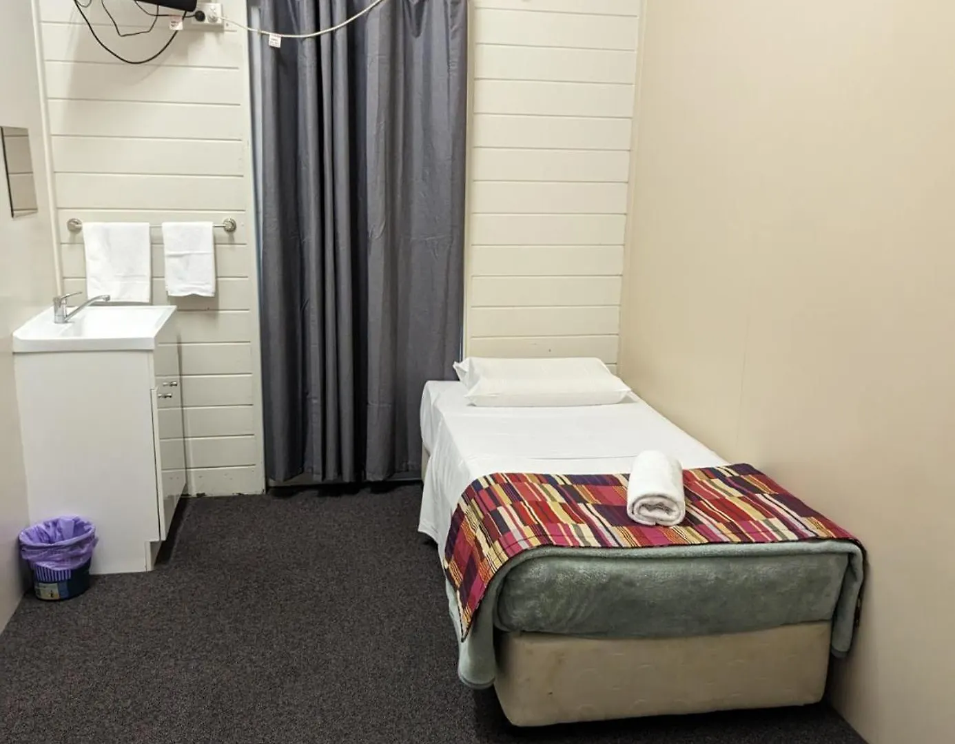 Grand Central Hotel Proserpine 2*,